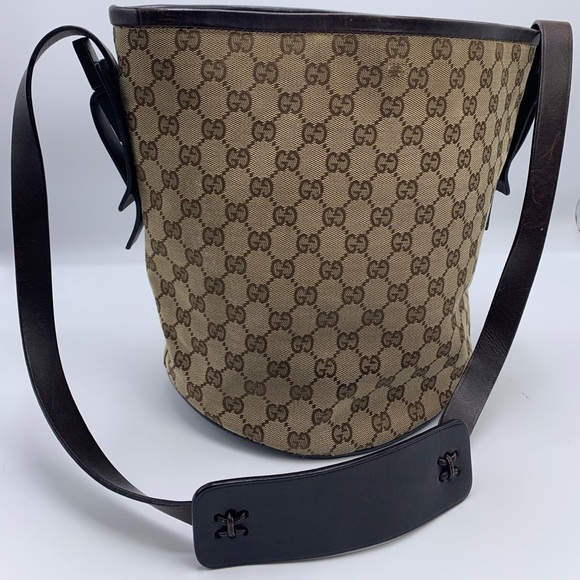 Gucci Handbags - Vintage Gucci Bucket Bag GM SOLD